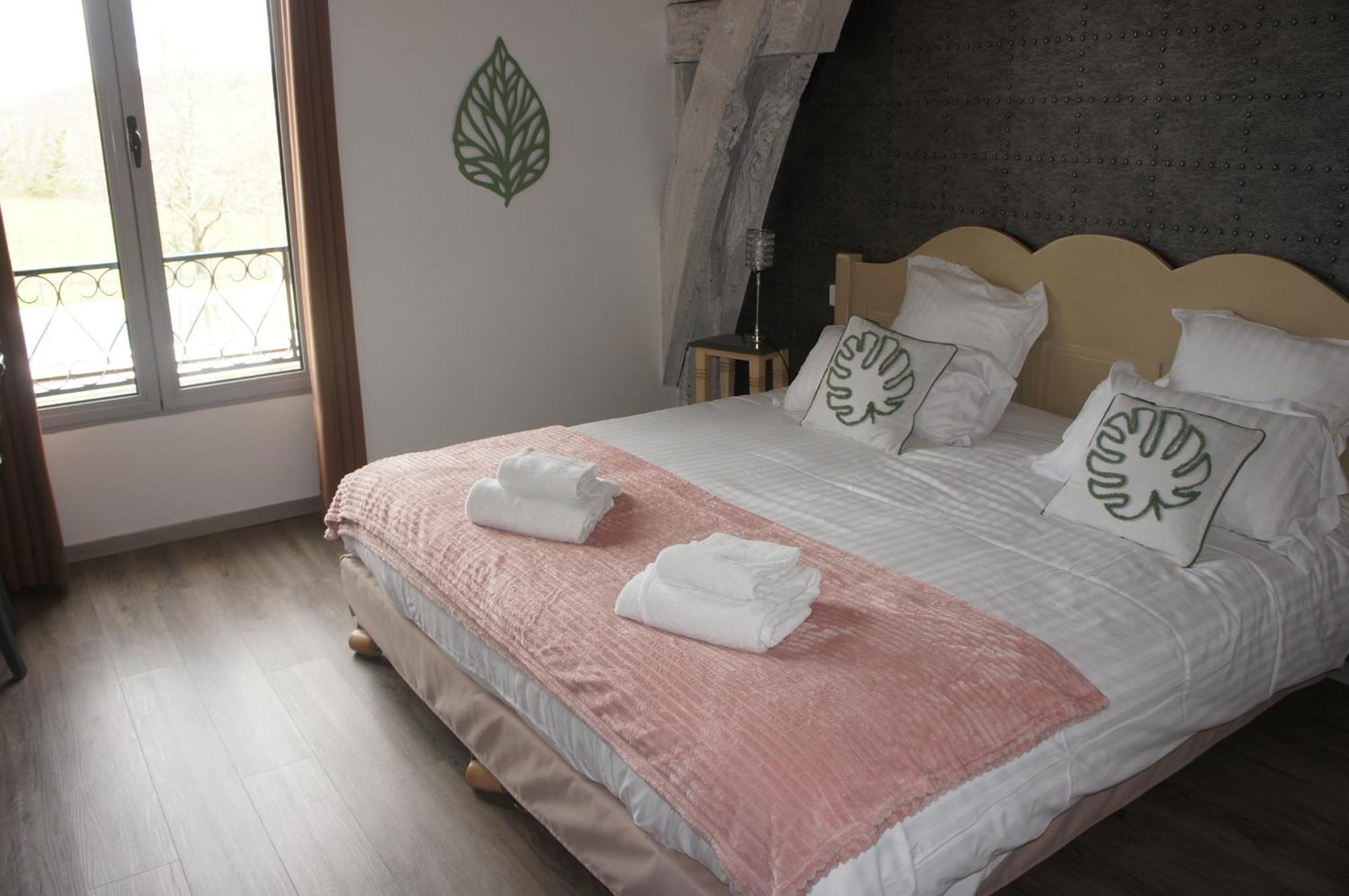 Logis Hotel Auberge De Cartassac Cressensac-Sarrazac Екстер'єр фото